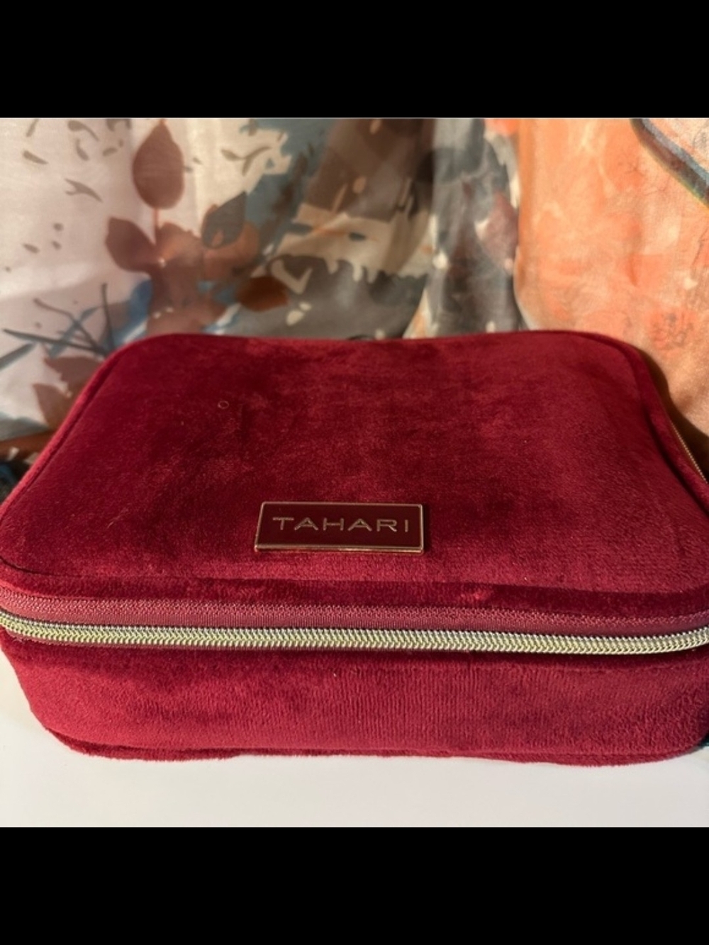 Tahari Hand Cream Set In Velvet Box - Picture 5 of 5